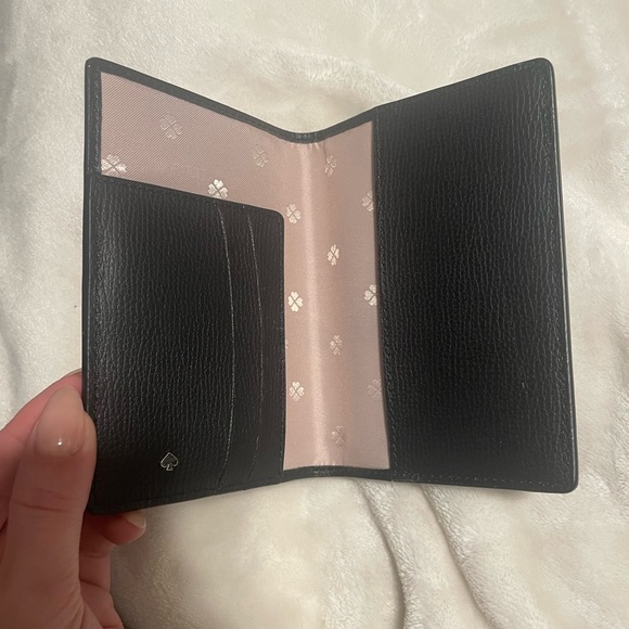 Kate spade travel wallet - Picture 2 of 2